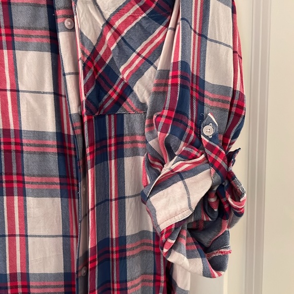 Women’s Express Plaid Button-Up - Picture 8 of 8